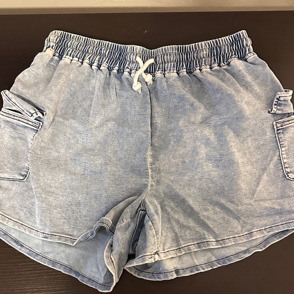Arula Lightweight Chambray Cargo Shorts – Size 16